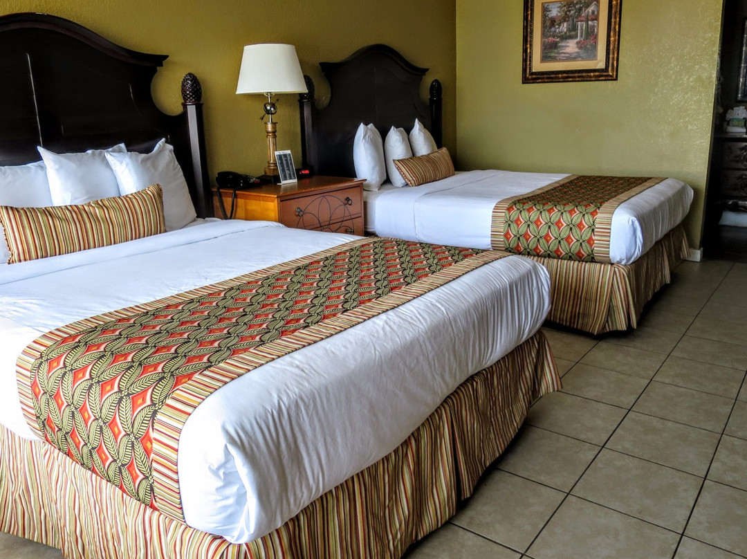 DeBary酒店住宿-Monroe's On The Lake Hotel & Banquet Hall