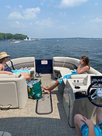 Boat Okoboji Rentals-阿诺德公园必去景点