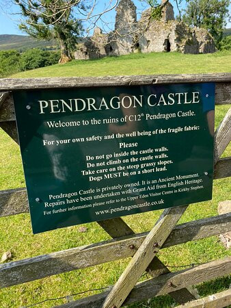 Pendragon Castle景点图片