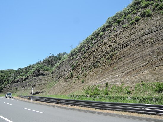 Faulted Strata in Oshima-大岛町必去景点
