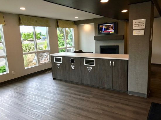 Super 8 by Wyndham Lethbridge主图