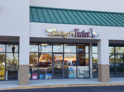 Painting With A Twist-夏洛特港必去景点