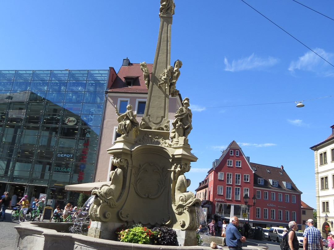Vierroehrenbrunnen景点图片