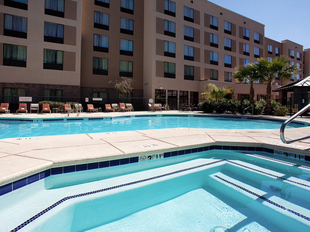 凤凰城北/欢乐谷万怡酒店主图