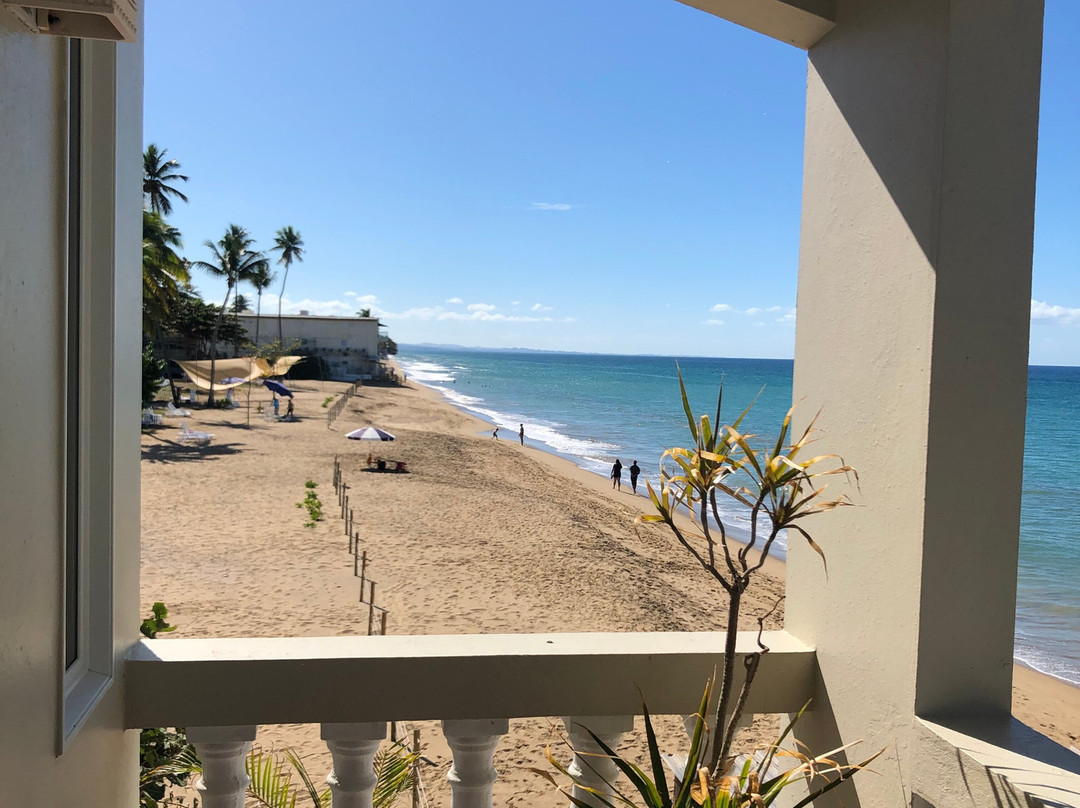 Tres Sirenas Beach Inn主图