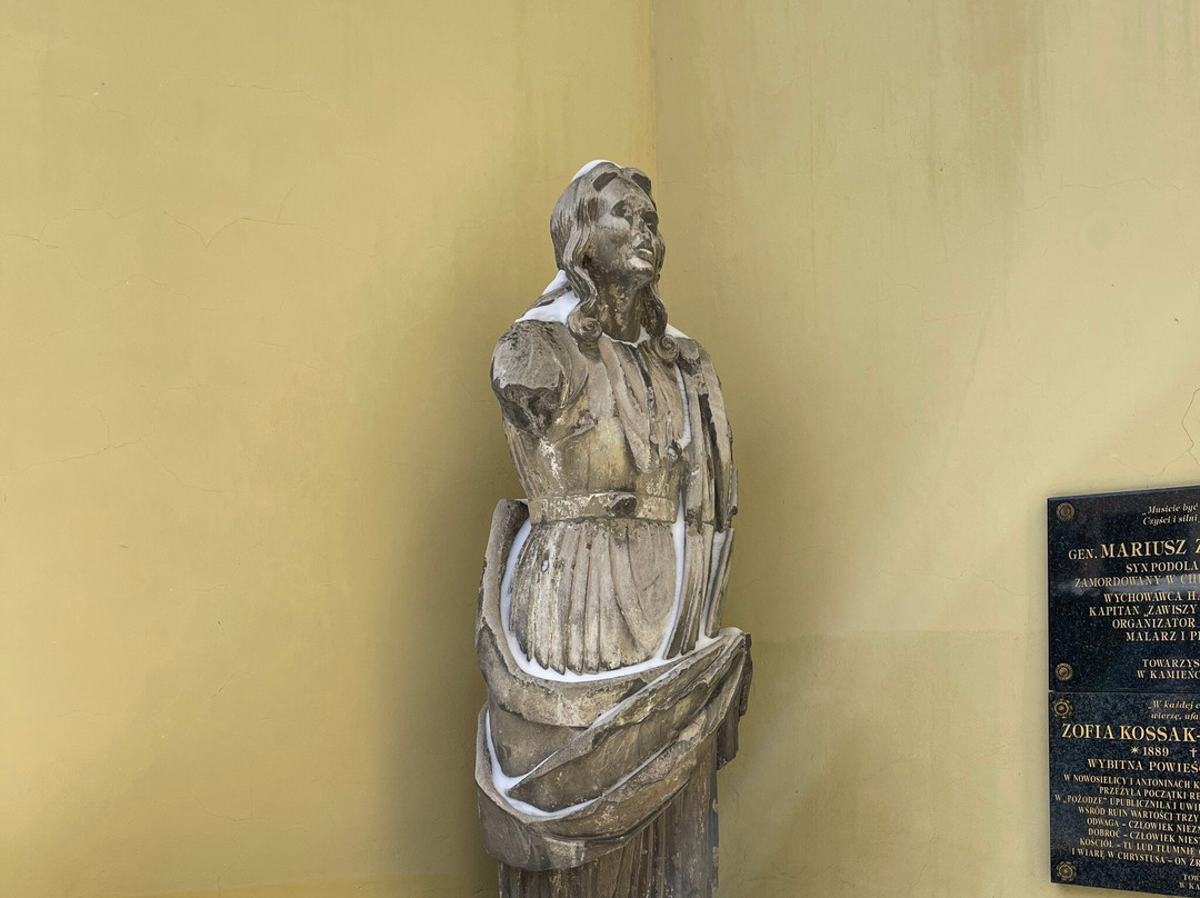 Mourning Jesus Statue-Kamianets-Podilskyi必去景点