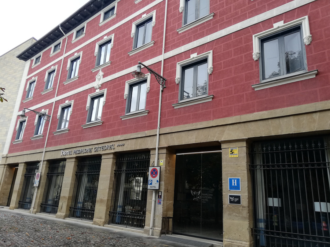 旅途之门酒店主图