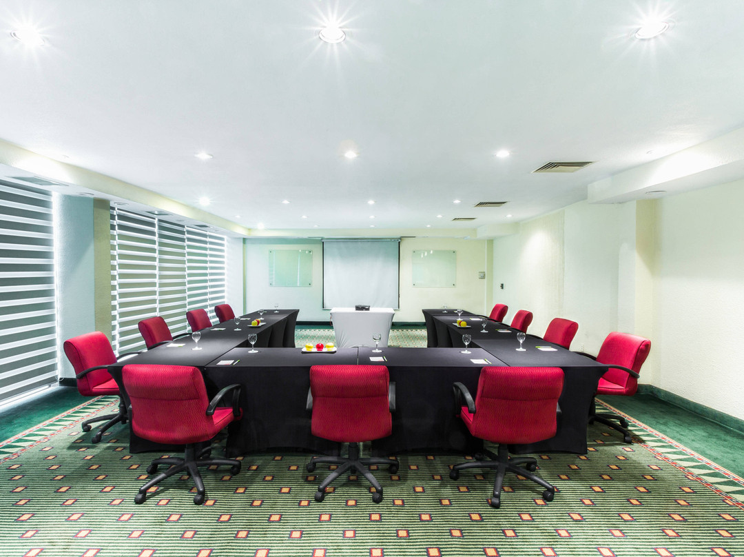 托卢卡机场万怡酒店主图