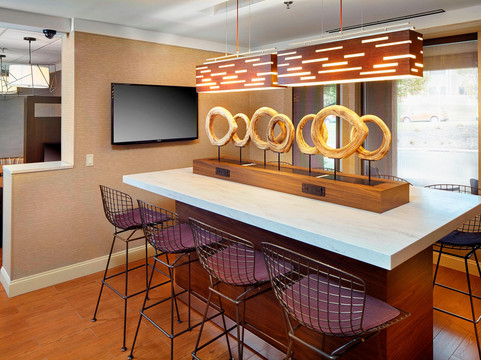 Courtyard by Marriott State College主图