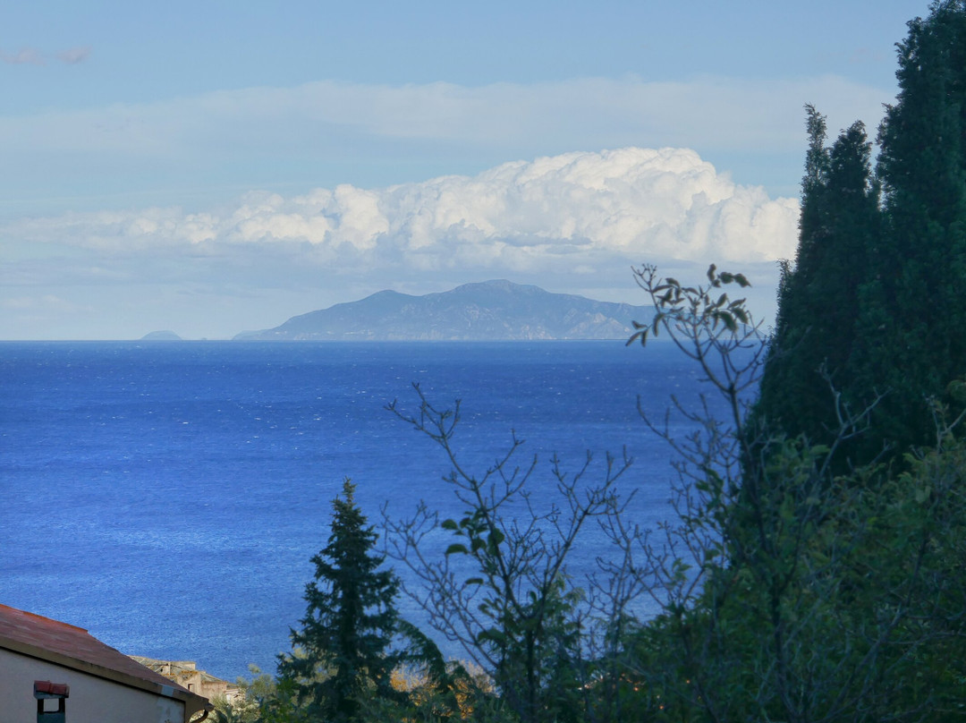 皮特拉卡普酒店主图