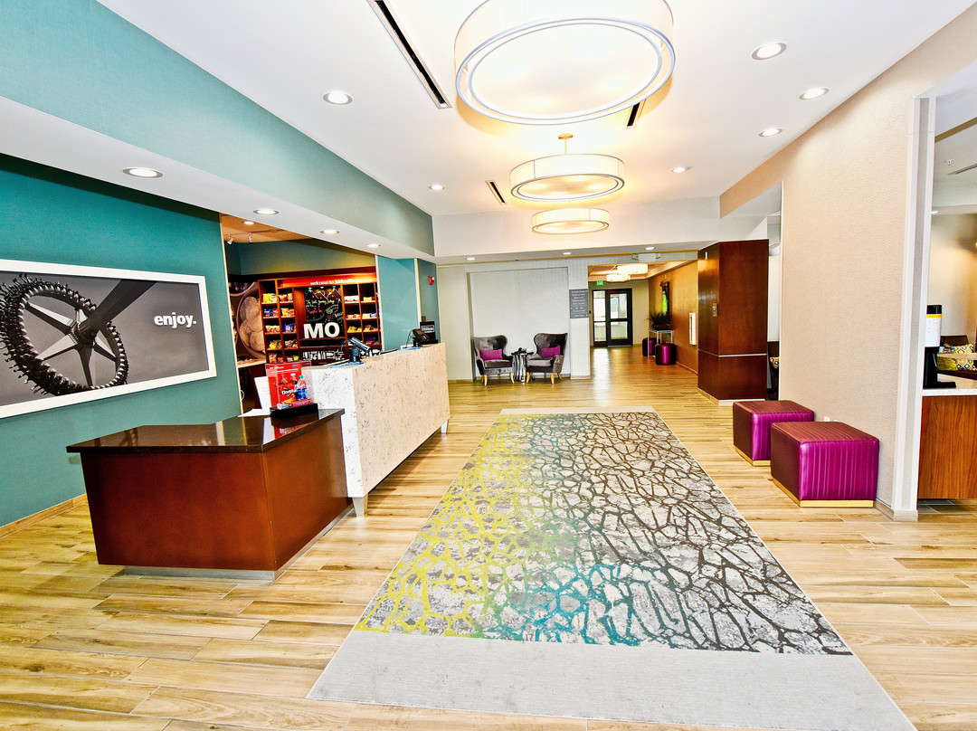 Hampton Inn Kirksville主图