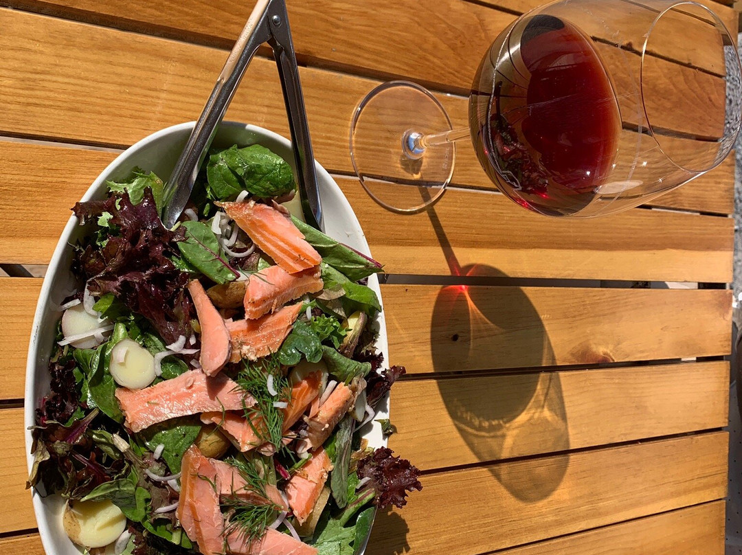 Norman Hardie Winery and Vineyard景点图片