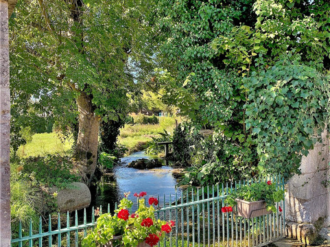 Fontaine Légendaire-Ronsenac必去景点