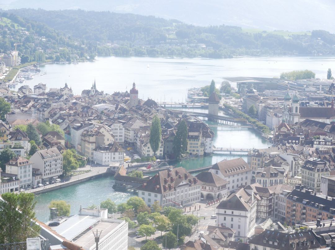 古奇城堡酒店主图