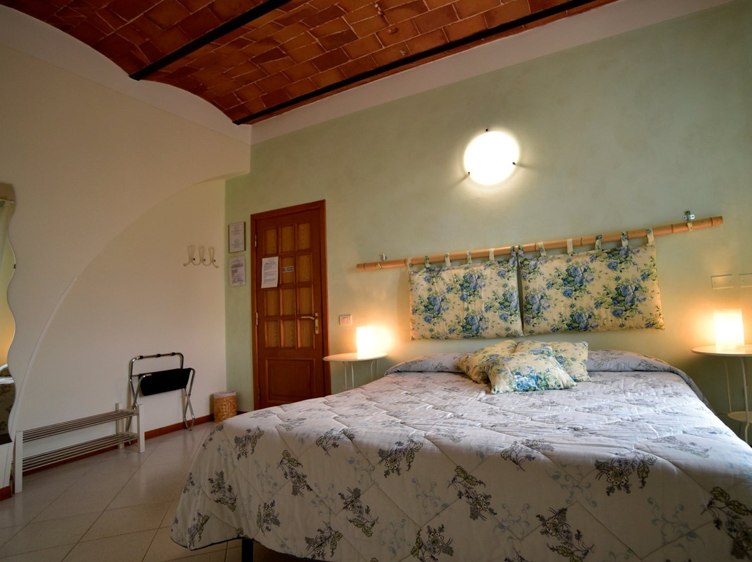 吉利阿奇食宿酒店主图