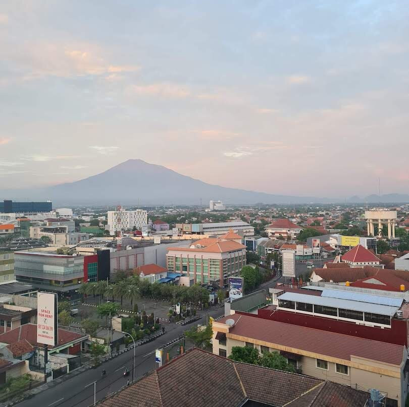 The Luxton Cirebon Hotel & Convention主图
