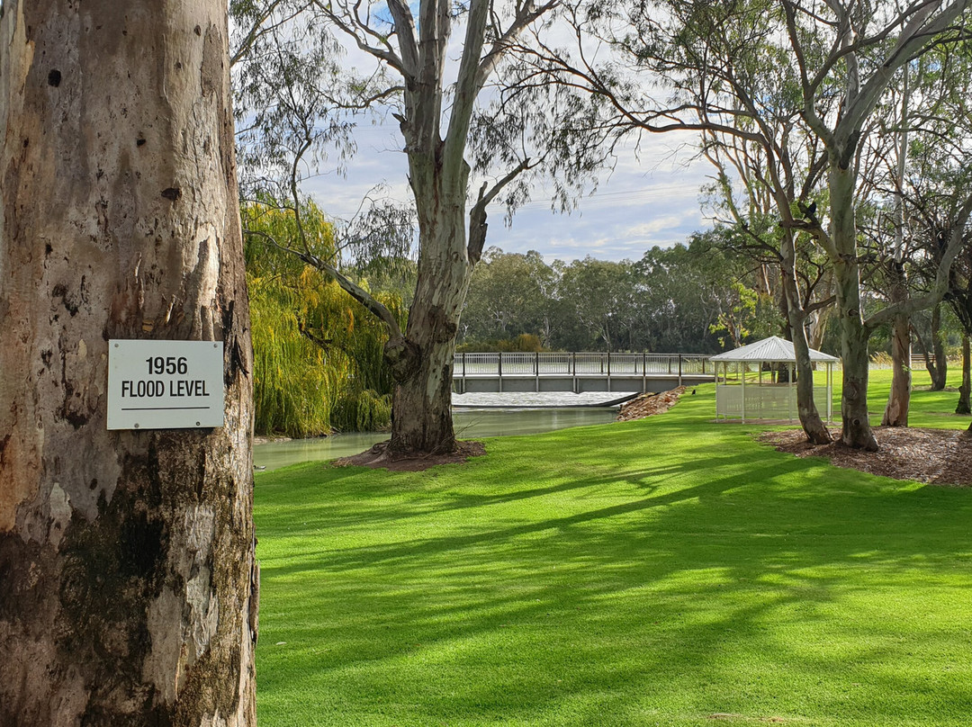 Bert Dix Memorial Park-Paringa必去景点