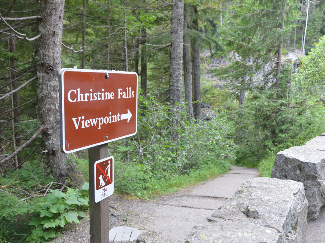 Christine Falls Viewpoint景点图片