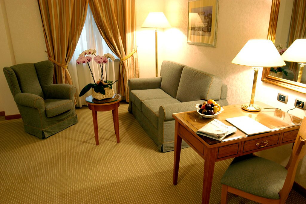 Hotel Excelsior Magenta主图