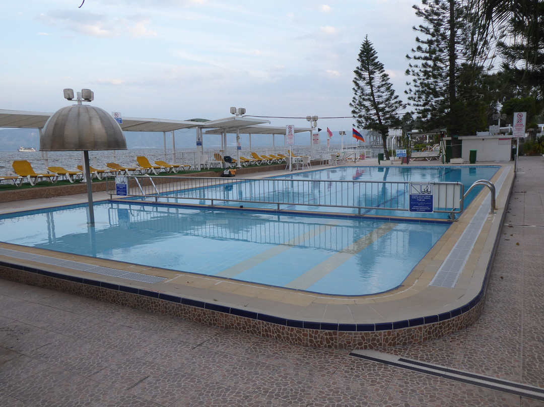 罗恩海滩酒店主图