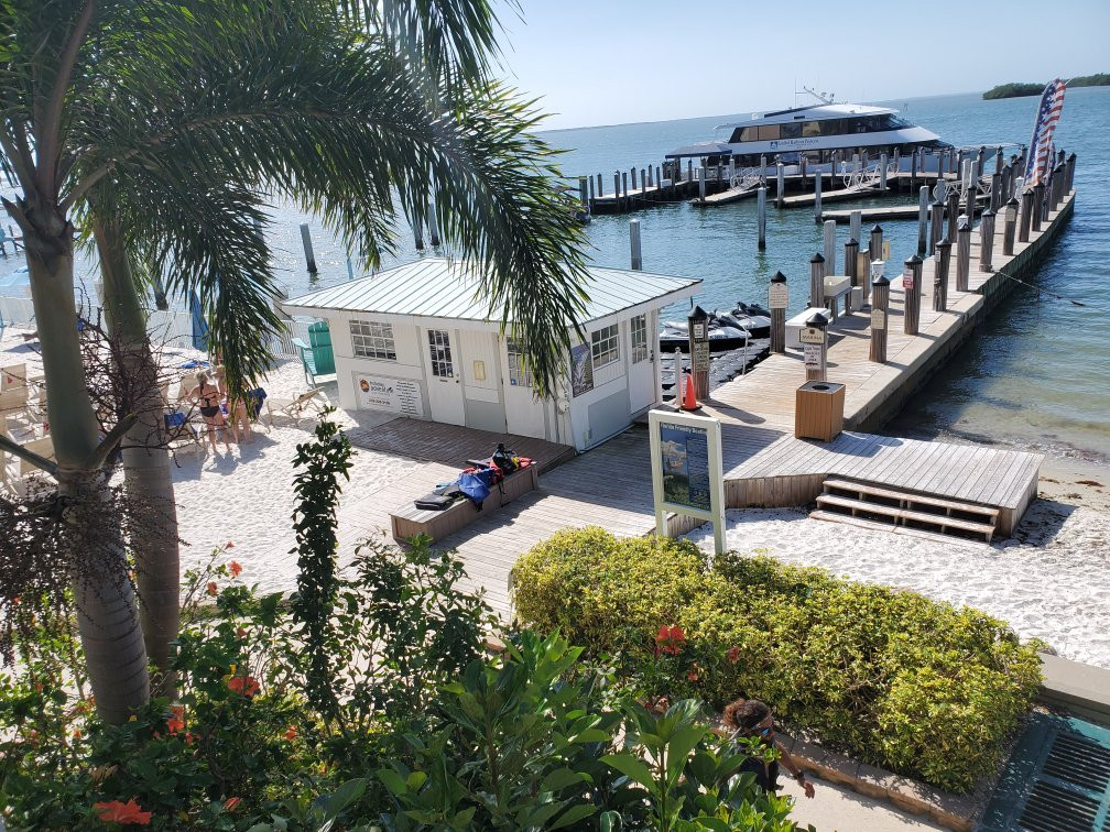 Holiday Adventure Tours and Boat Rental-迈尔斯堡海滩必去景点