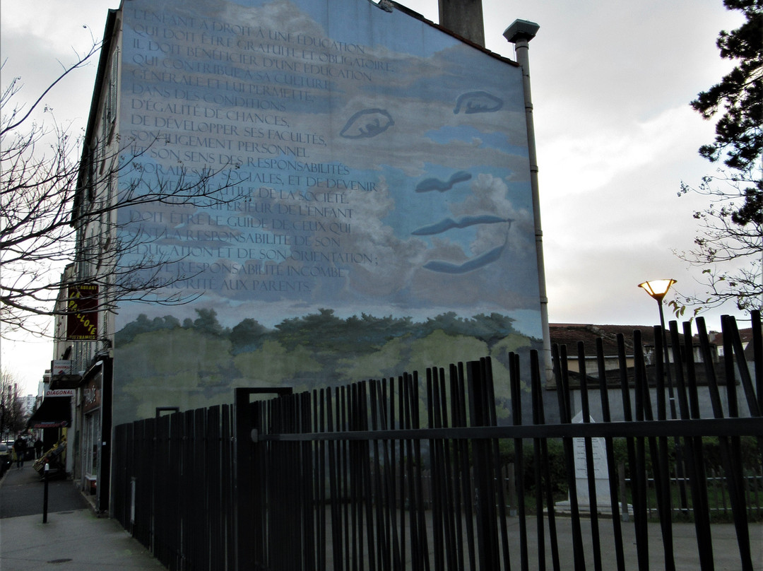 Fresque "Droits de l'enfant"-阿尔福维尔必去景点