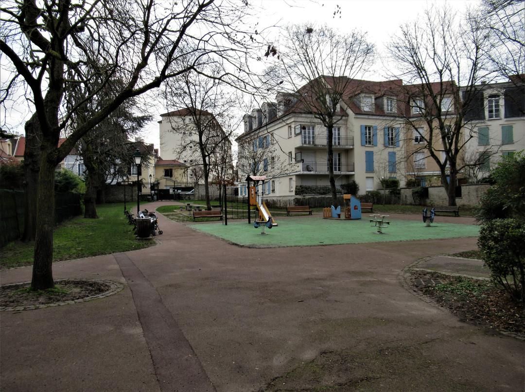 Square de L'Âge d'Or景点图片