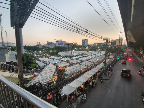 Ramkhamhaeng University Night Market-曼谷必去景点