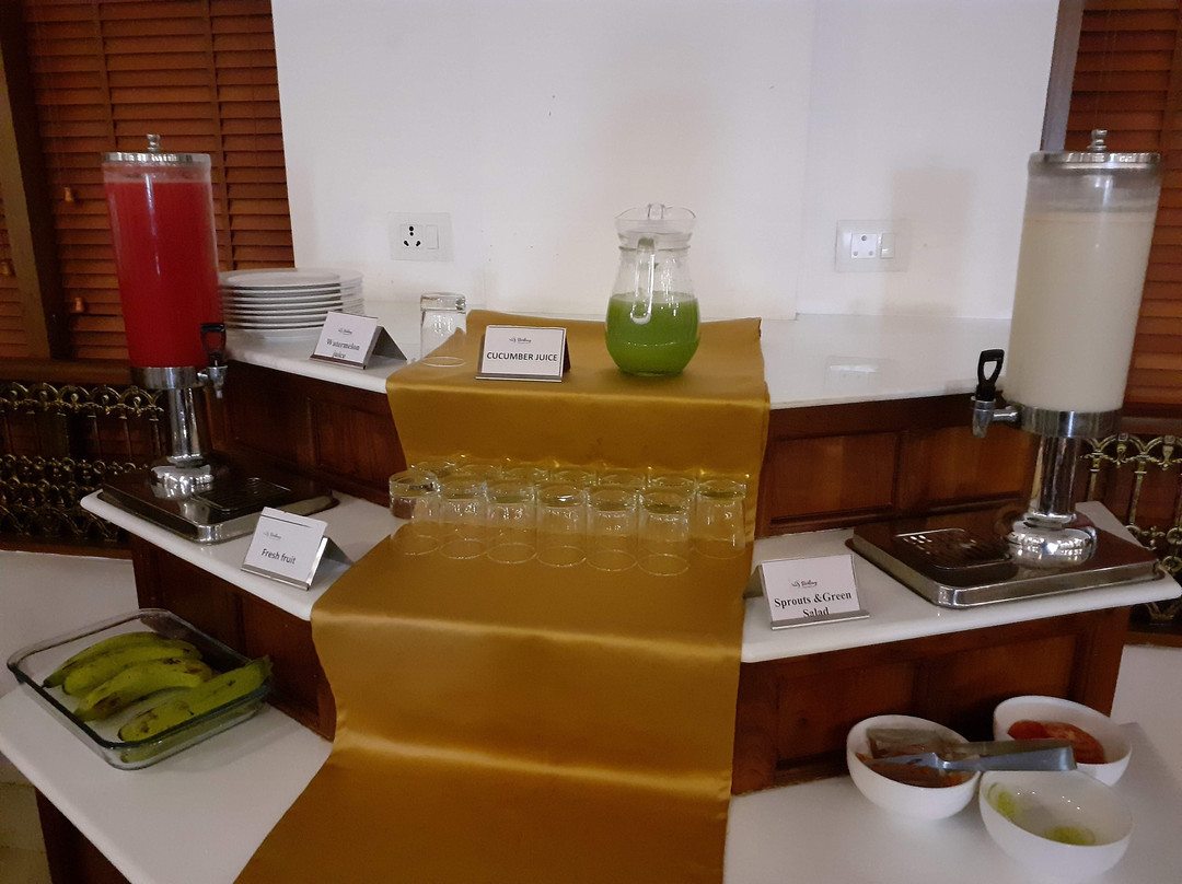 古鲁瓦尤尔斯特灵酒店主图