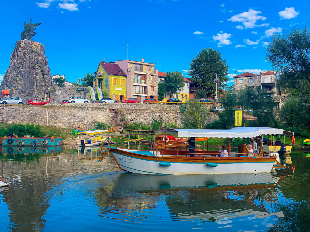 Falcon Boat-维尔巴札拉必去景点