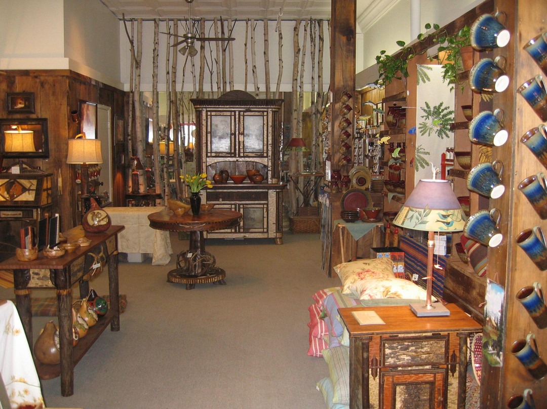 Cornerstone Rustic & Craft Gallery-普莱西德湖必去景点