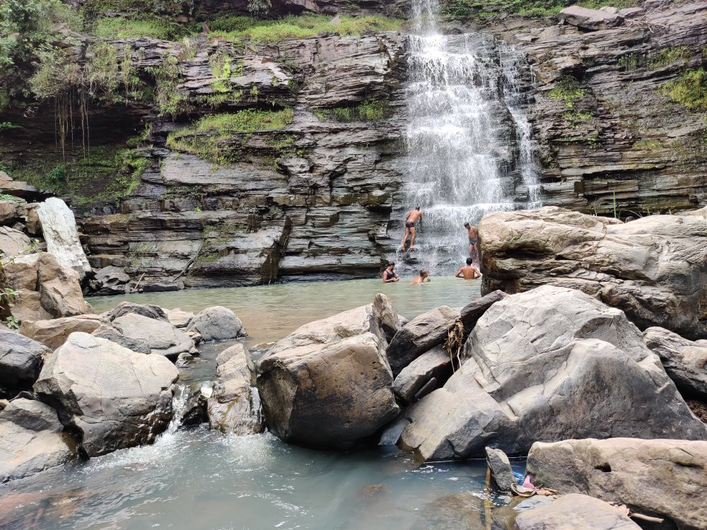 Dhaskund Waterfall景点图片