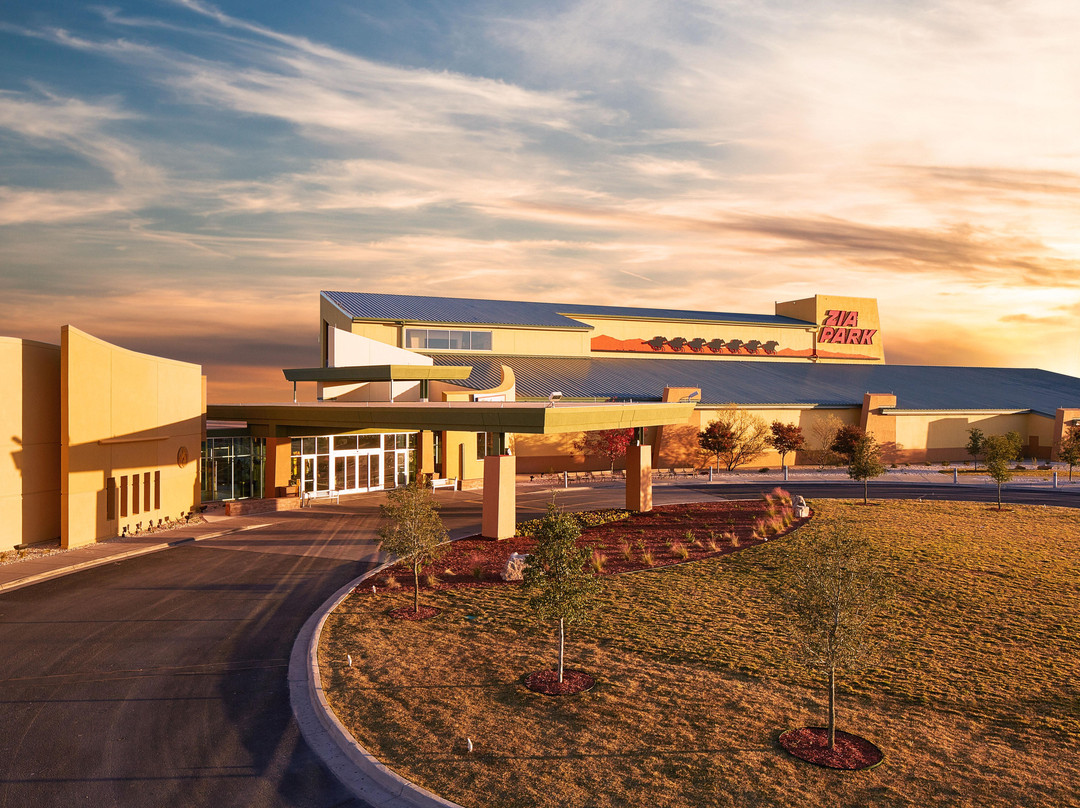 齐亚公园 、酒店和赛马场