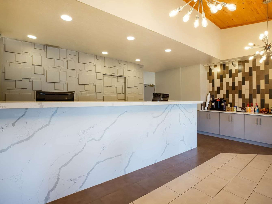 肯纳威克贝蒙特旅馆&套房酒店主图