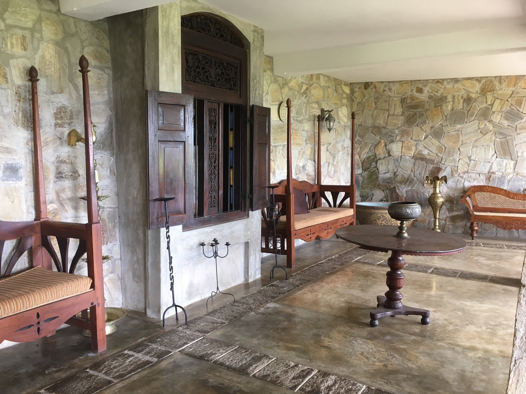 皇家山脉酒店主图