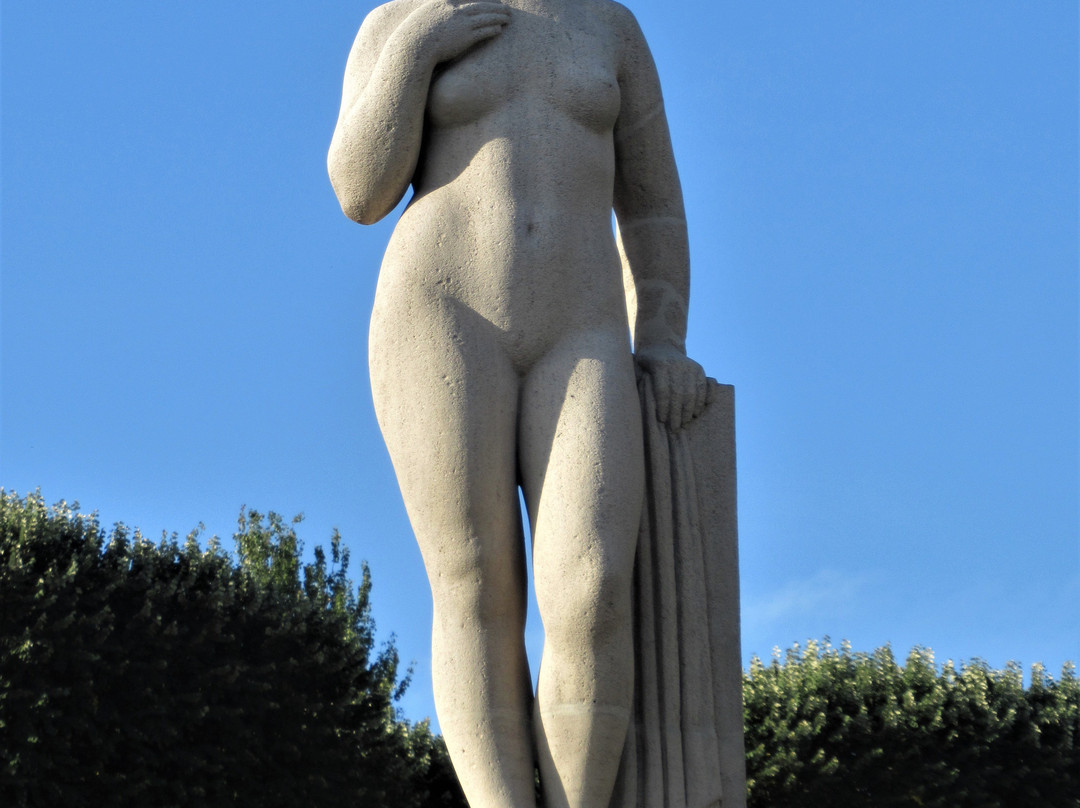 Statue Eve景点图片