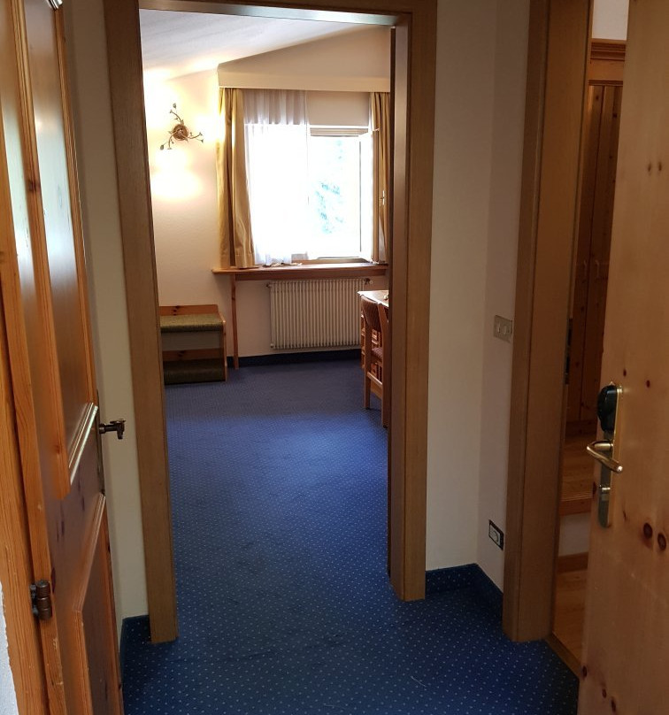 葛罗曼酒店主图