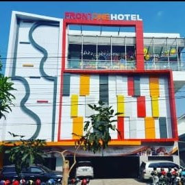 Front One Hotel Tulungagung主图