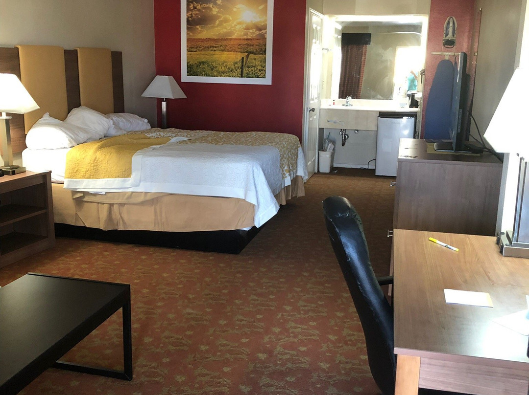 亨茨维尔戴斯旅馆及套房酒店主图