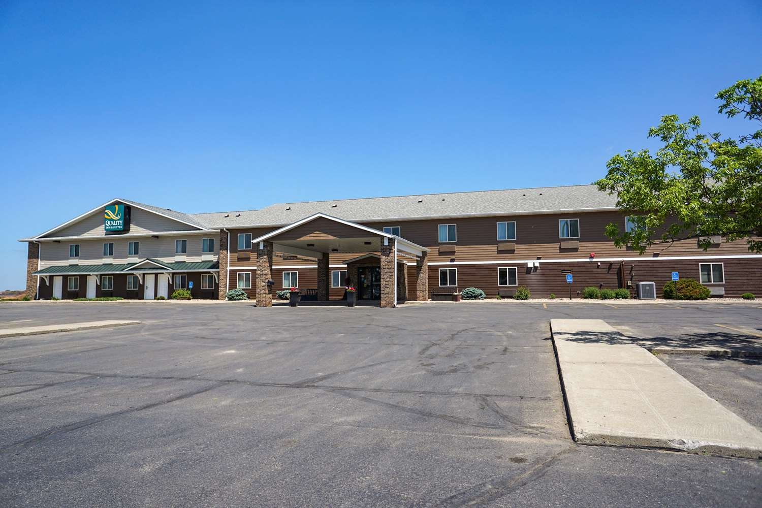 Quality Inn & Suites-官方