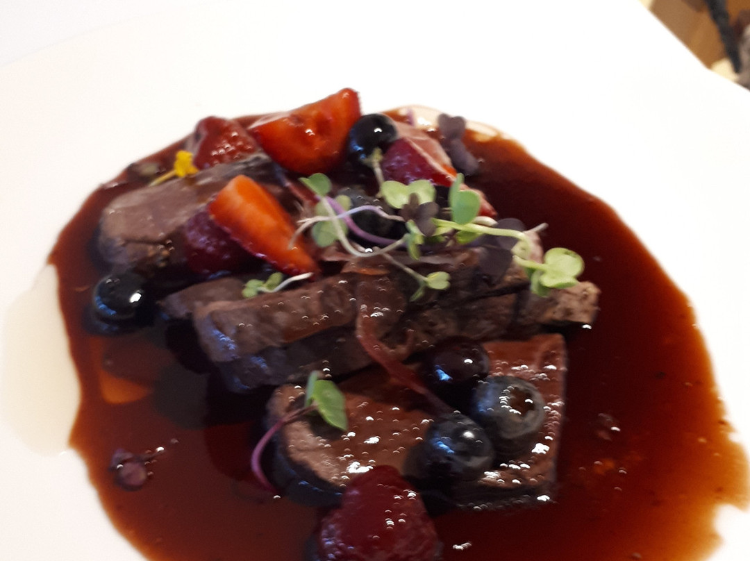 特拉马尔酒店主图