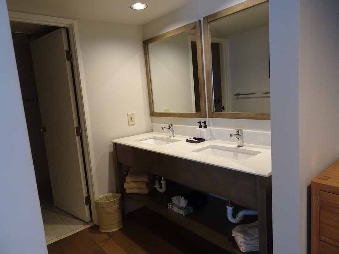 内河码头456号套房宾馆主图