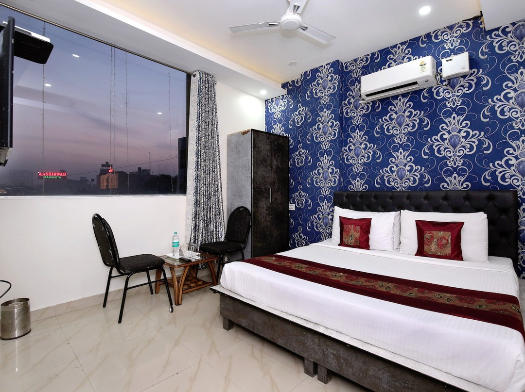 OYO 7100 Hotel Crossroads主图