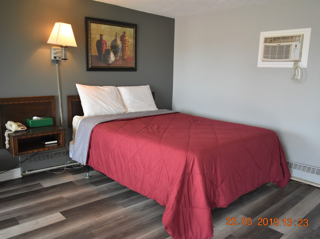 Hillside Inn Pembroke主图