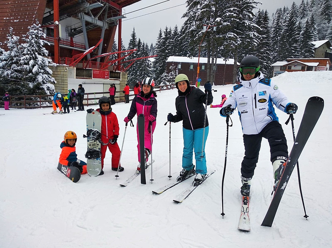Ski & Snowboard Lessons景点图片