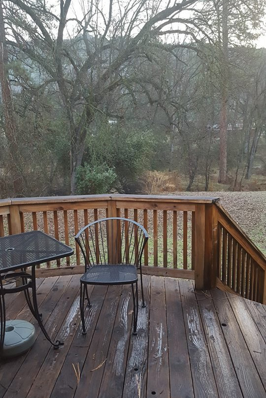 Queen's Inn by the River主图