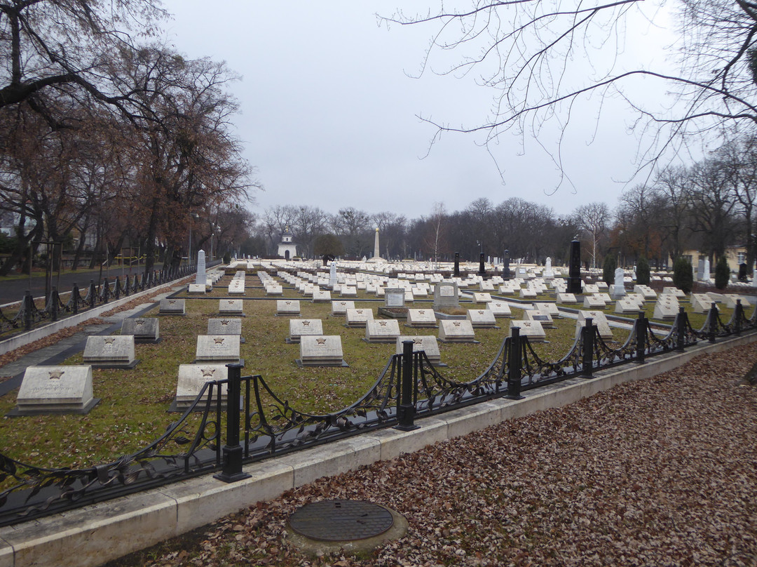 Fiumei Road Cemetery景点图片