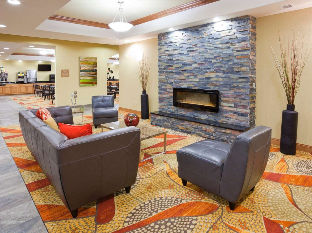 Grand Forks Lodge & Suites主图