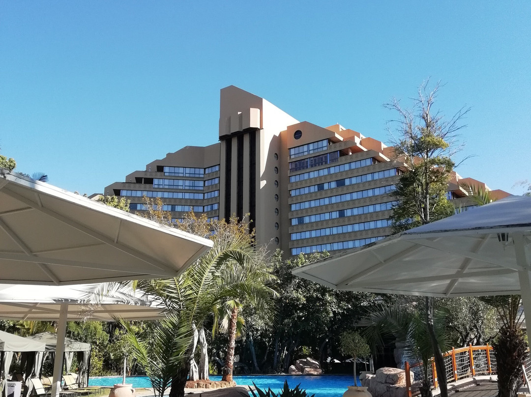 小瀑布酒店主图