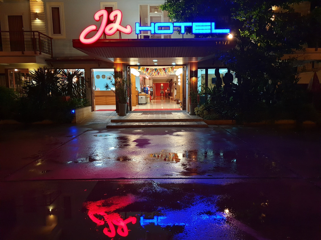 J2 hotel主图